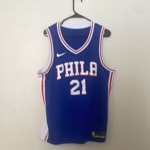 Nike Blue and White Jersey for Active Lifestyle